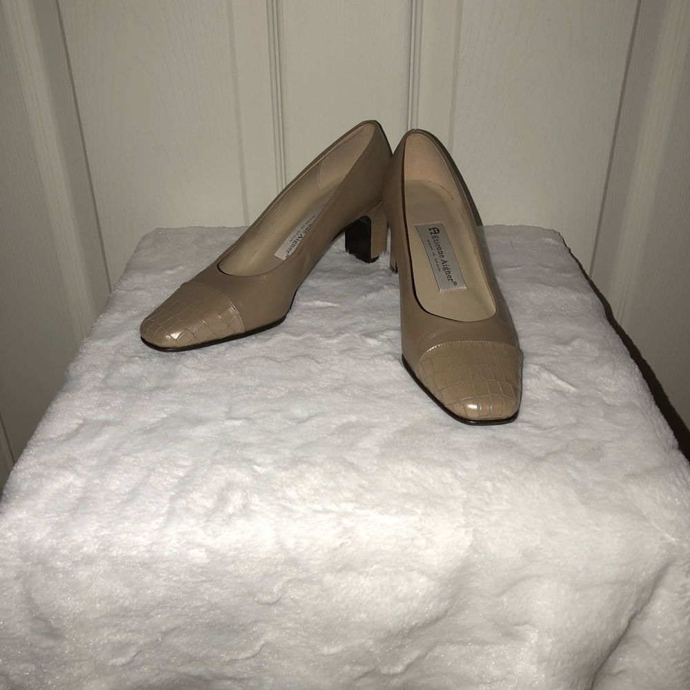 Etienne Aigner heels